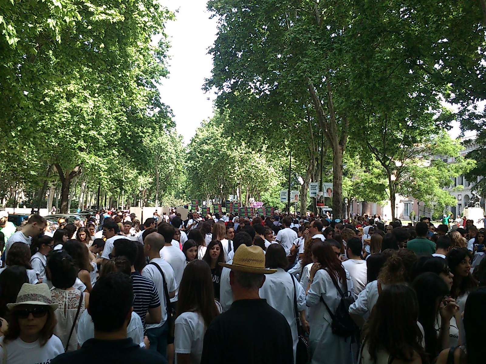 Marea blanca del 10 de mayo #Sanidad Desnutrida